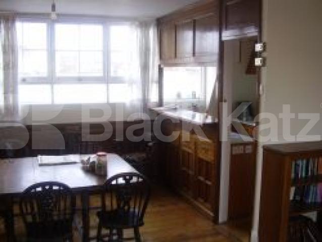 			NEW ON!, 4 Bedroom, 1 bath, 1 reception Flat			 Ledbury Road, NOTTING HILL W11